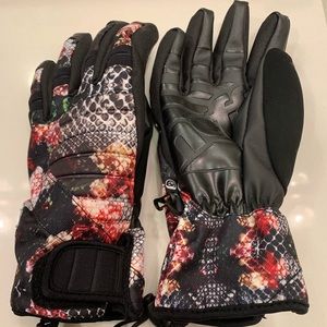 BNWOT Women’s Neff snowboarding gloves ❄️